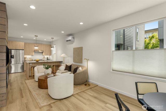 115 B N 105th Street, Seattle, WA 98133