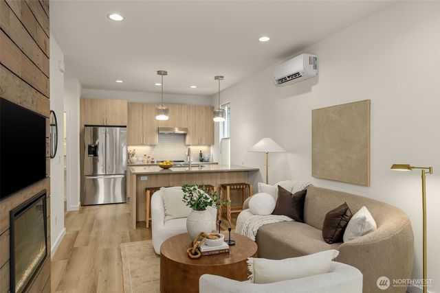 115 B N 105th Street, Seattle, WA 98133
