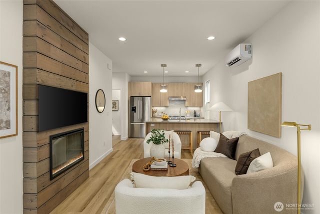 115 B N 105th Street, Seattle, WA 98133