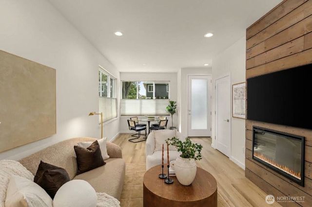 115 B N 105th Street, Seattle, WA 98133