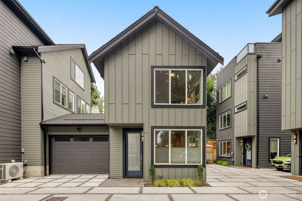 115 B N 105th Street, Seattle, WA 98133
