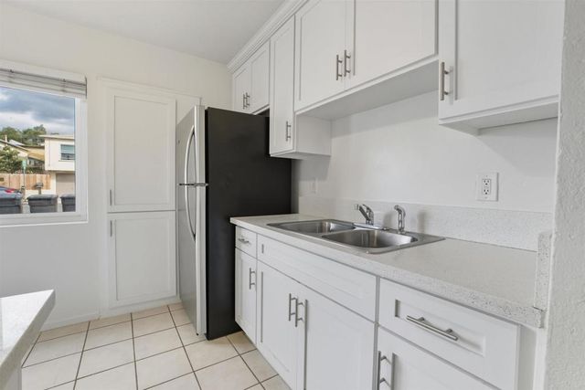 165 20th Street, San Diego, CA 92102