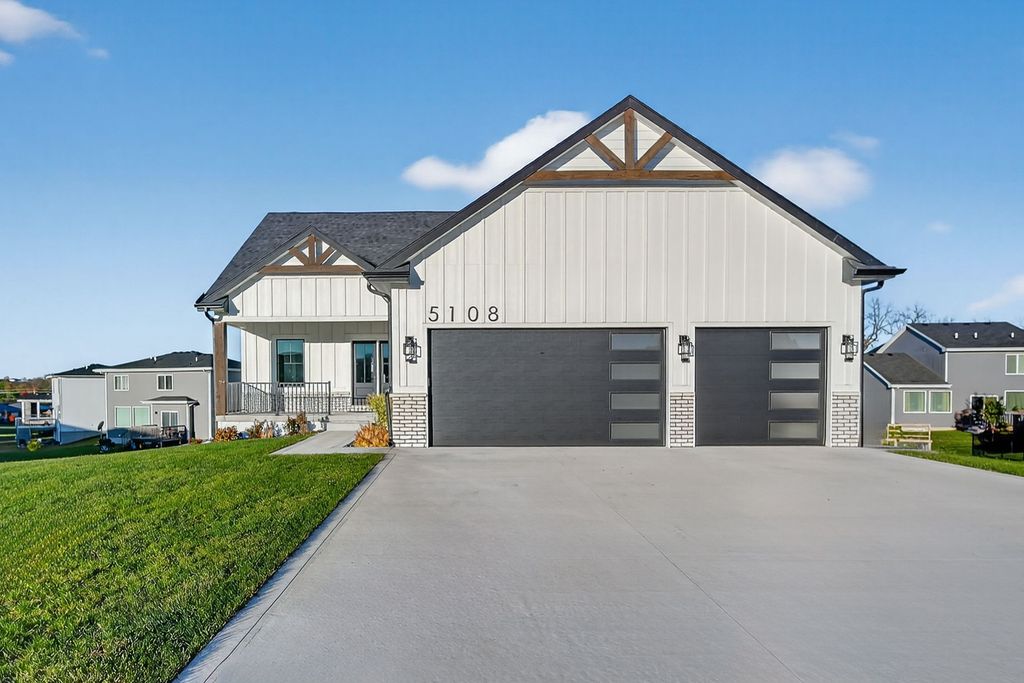 5108 154TH Circle, Urbandale, IA 50323