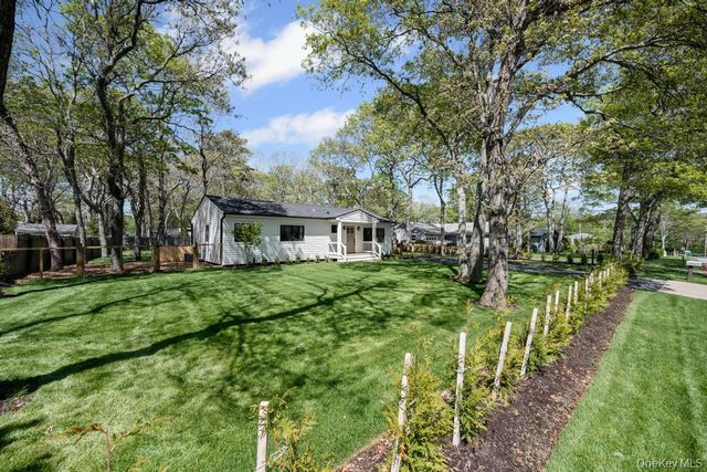 10 Shinnecock Lane, Hampton Bays, NY 11946