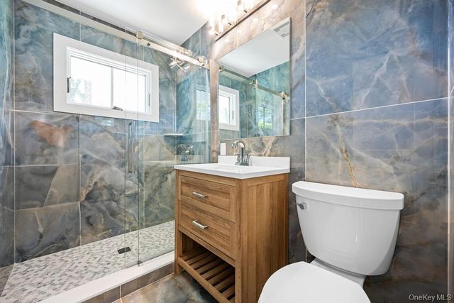 10 Shinnecock Lane, Hampton Bays, NY 11946