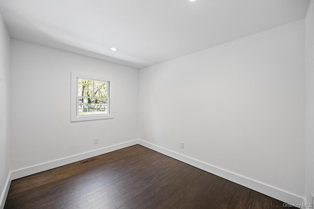 10 Shinnecock Lane, Hampton Bays, NY 11946