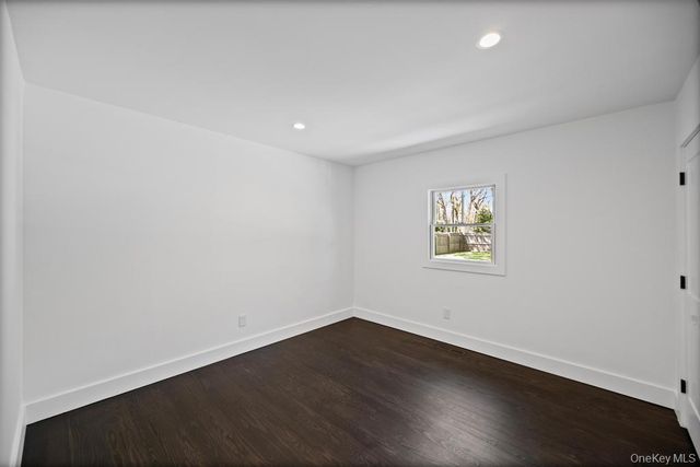 10 Shinnecock Lane, Hampton Bays, NY 11946