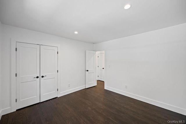 10 Shinnecock Lane, Hampton Bays, NY 11946