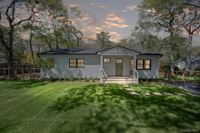 10 Shinnecock Lane, Hampton Bays, NY 11946