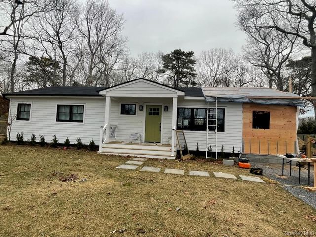 10 Shinnecock Lane, Hampton Bays, NY 11946