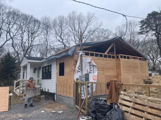 10 Shinnecock Lane, Hampton Bays, NY 11946