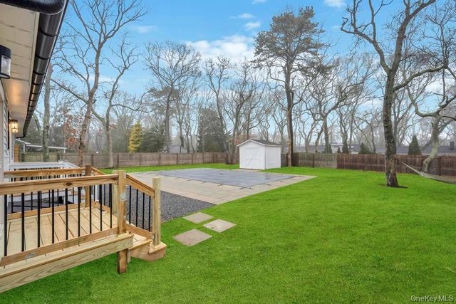 10 Shinnecock Lane, Hampton Bays, NY 11946