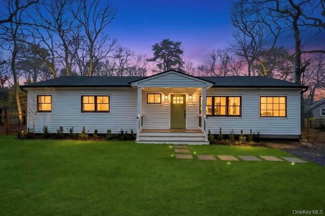 10 Shinnecock Lane, Hampton Bays, NY 11946