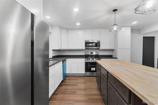 26 Castle Drive, Florissant, MO 63034