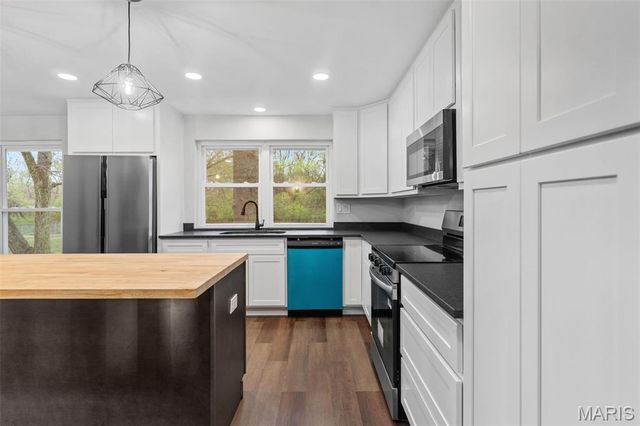 26 Castle Drive, Florissant, MO 63034