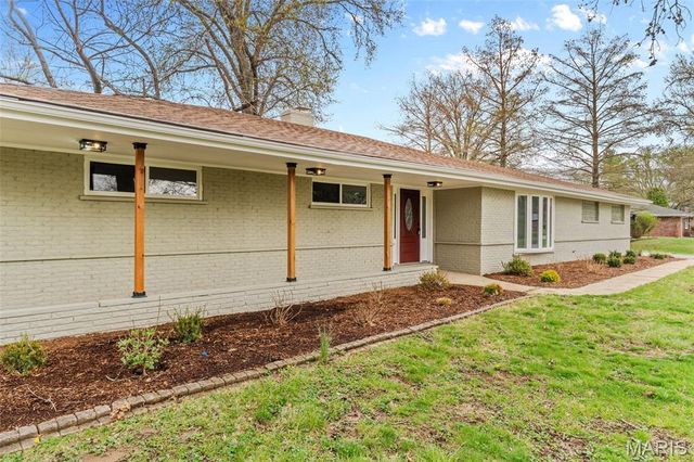 26 Castle Drive, Florissant, MO 63034