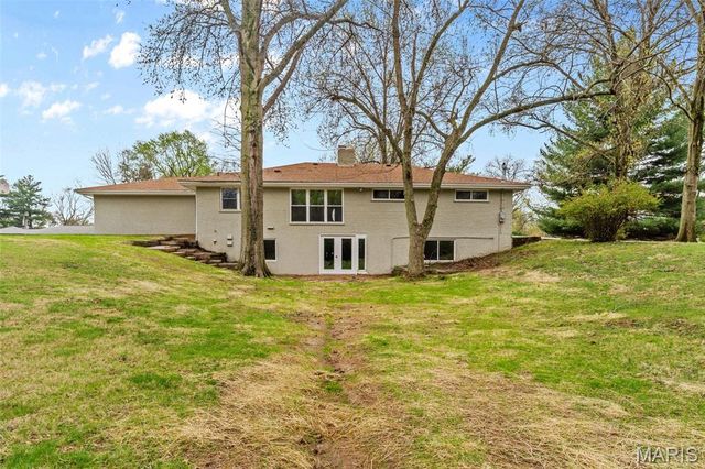 26 Castle Drive, Florissant, MO 63034