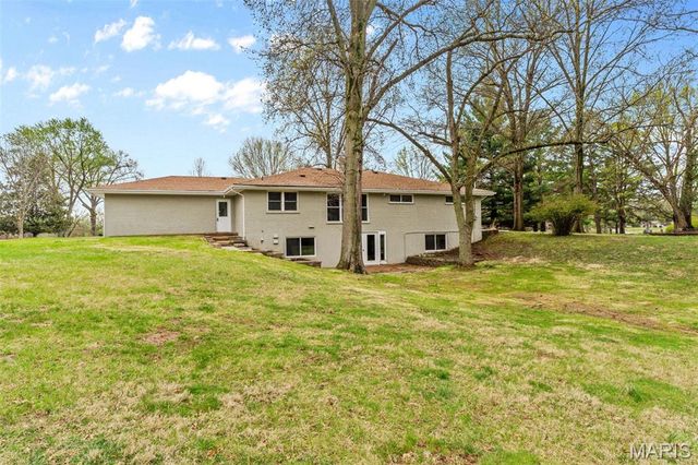 26 Castle Drive, Florissant, MO 63034