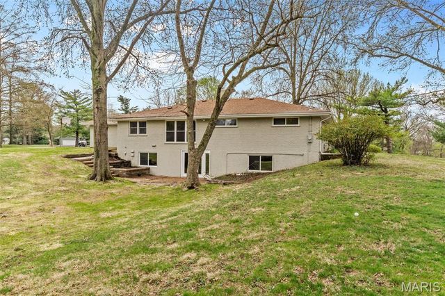 26 Castle Drive, Florissant, MO 63034