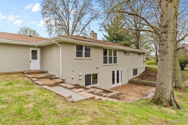 26 Castle Drive, Florissant, MO 63034