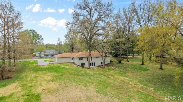 26 Castle Drive, Florissant, MO 63034