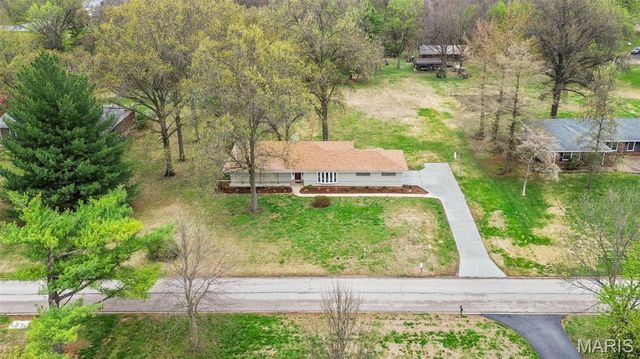 26 Castle Drive, Florissant, MO 63034