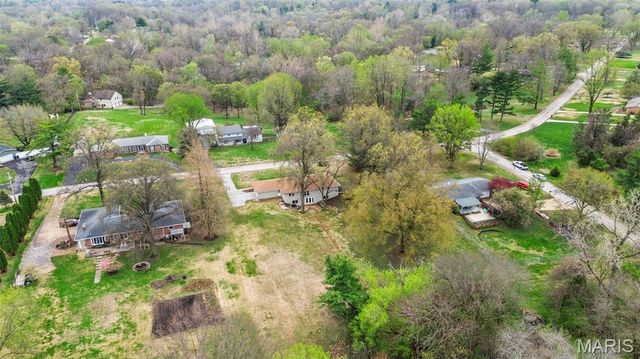 26 Castle Drive, Florissant, MO 63034