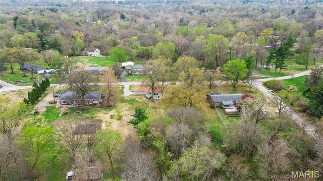 26 Castle Drive, Florissant, MO 63034