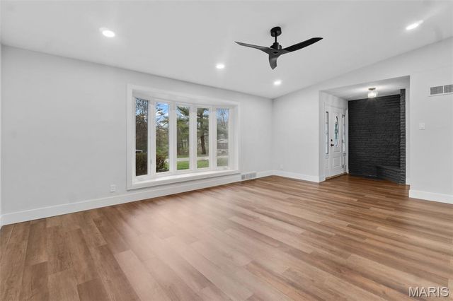 26 Castle Drive, Florissant, MO 63034