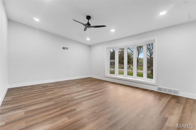 26 Castle Drive, Florissant, MO 63034