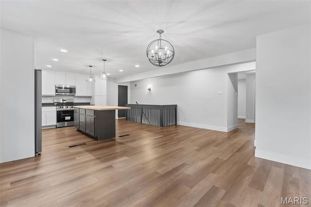 26 Castle Drive, Florissant, MO 63034