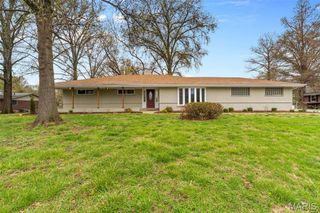 26 Castle Drive, Florissant, MO 63034