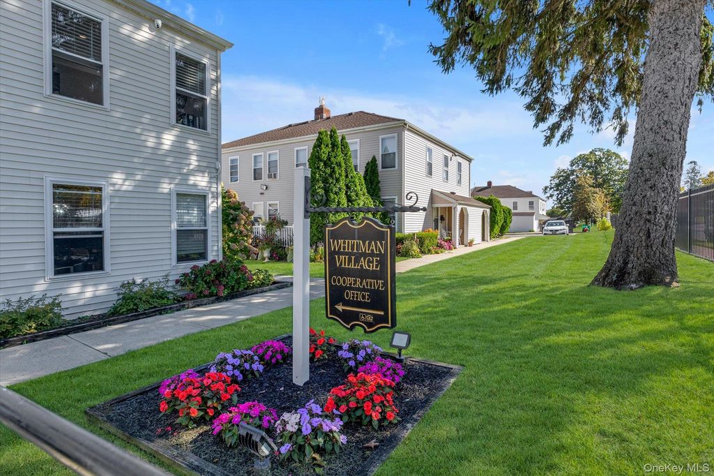 200 Lowndes Avenue D, Huntington Station, NY 11746 — exterior