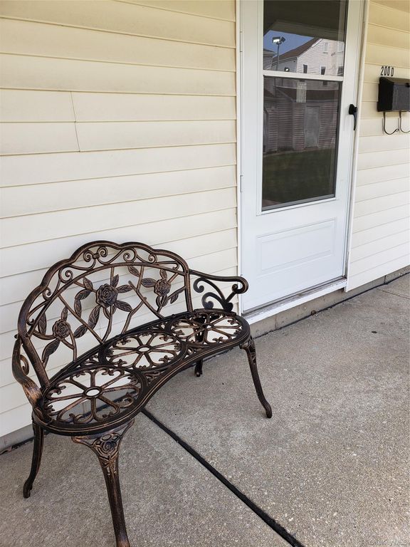 200 Lowndes Avenue D, Huntington Station, NY 11746 — photo 3