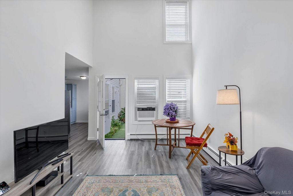 200 Lowndes Avenue D, Huntington Station, NY 11746 — photo 4