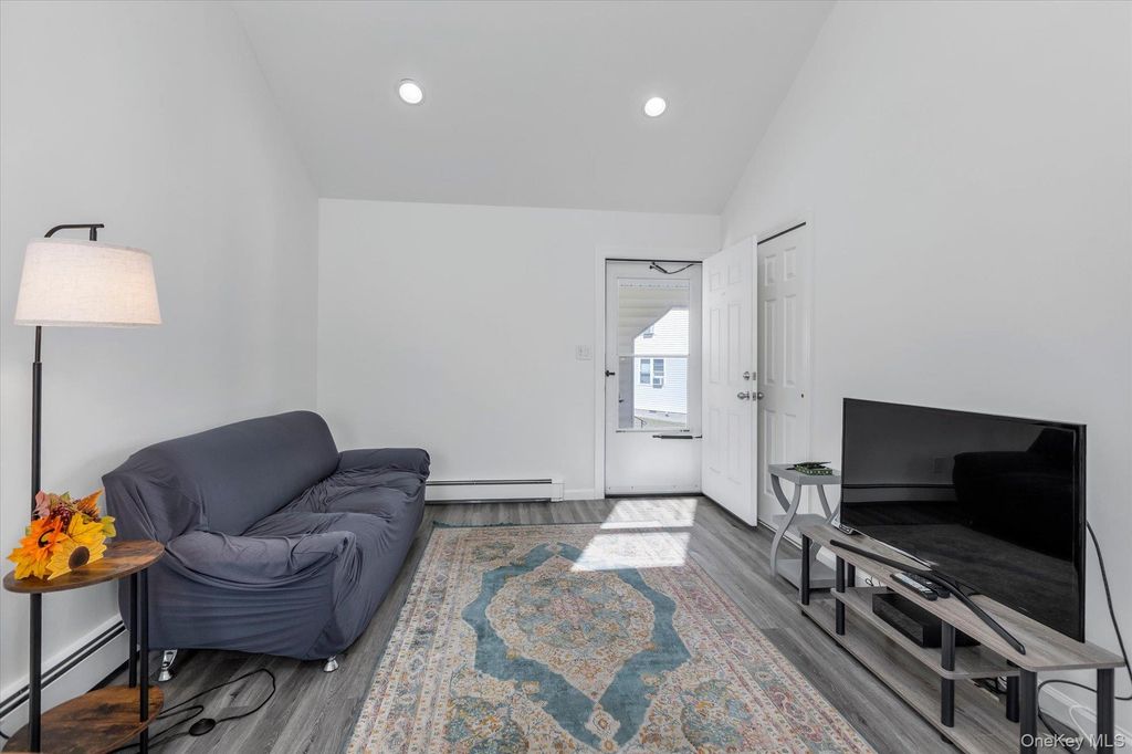200 Lowndes Avenue D, Huntington Station, NY 11746 — photo 5