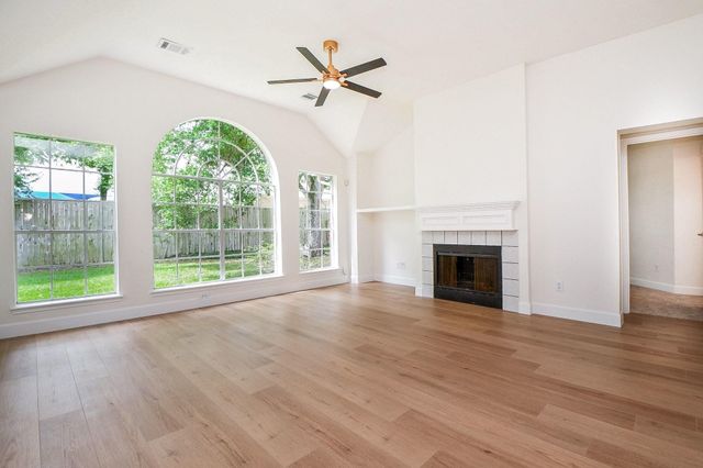 202 Knoll Forest Drive, Sugar Land, TX 77479