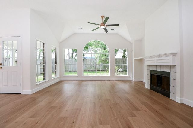 202 Knoll Forest Drive, Sugar Land, TX 77479