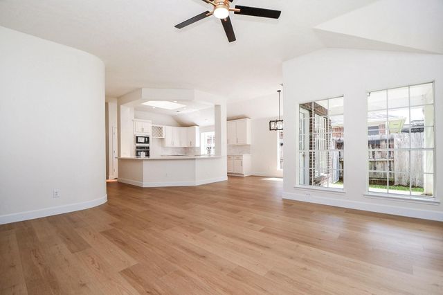 202 Knoll Forest Drive, Sugar Land, TX 77479