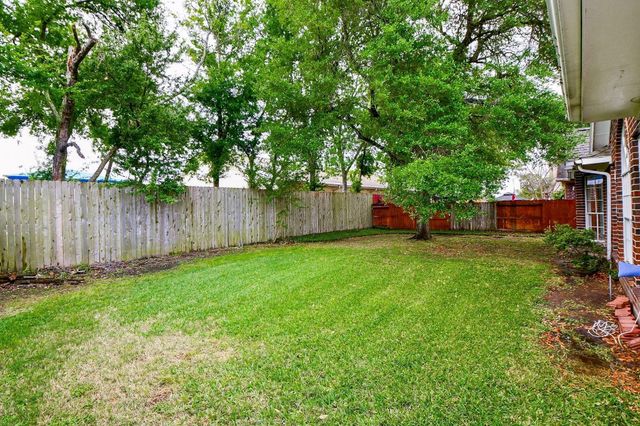 202 Knoll Forest Drive, Sugar Land, TX 77479