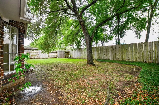 202 Knoll Forest Drive, Sugar Land, TX 77479