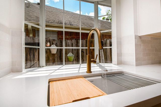 202 Knoll Forest Drive, Sugar Land, TX 77479