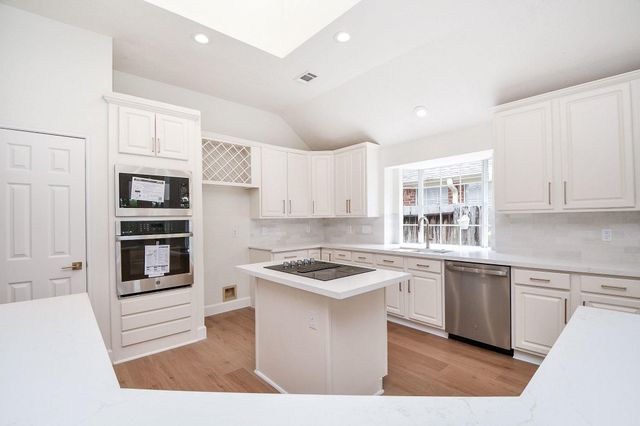 202 Knoll Forest Drive, Sugar Land, TX 77479