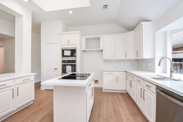 202 Knoll Forest Drive, Sugar Land, TX 77479