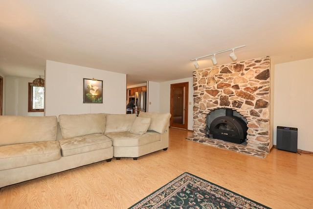 305 E Forest Hill AVENUE, Oak Creek, WI 53154