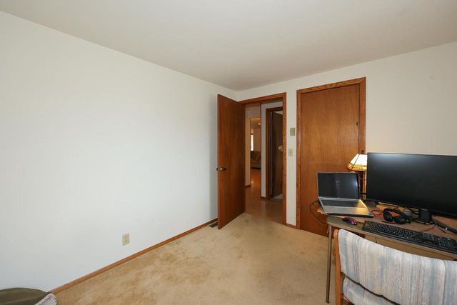 305 E Forest Hill AVENUE, Oak Creek, WI 53154