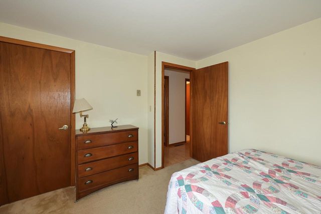 305 E Forest Hill AVENUE, Oak Creek, WI 53154