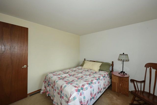 305 E Forest Hill AVENUE, Oak Creek, WI 53154