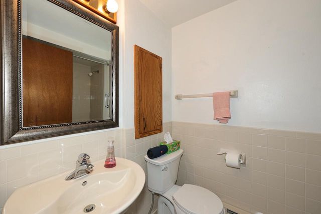 305 E Forest Hill AVENUE, Oak Creek, WI 53154