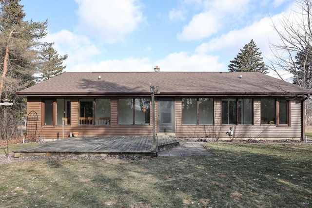 305 E Forest Hill AVENUE, Oak Creek, WI 53154